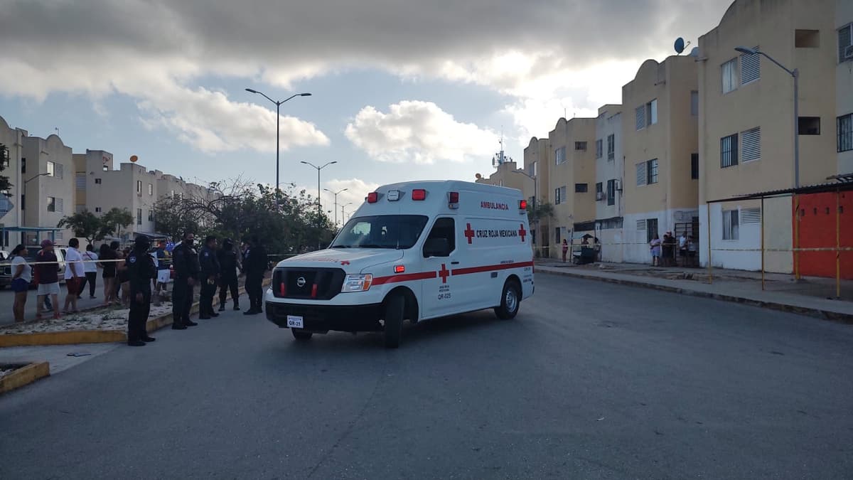 Balean a hombre en el fraccionamiento Paseos del Mar de Cancún