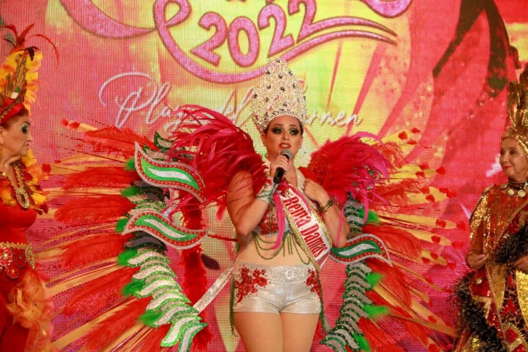 Colores, alegría y baile en "Damas en Carnaval", evento con causa en Playa del Carmen