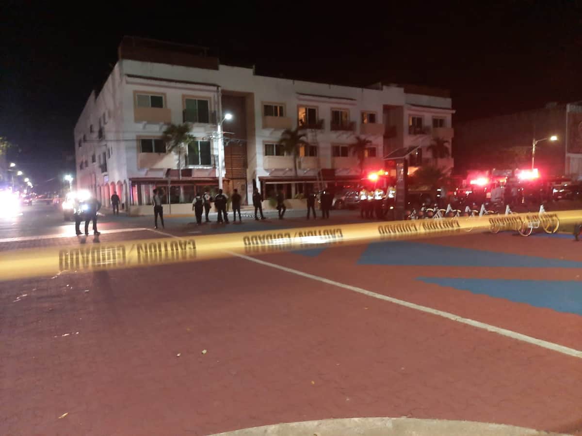 Se incendia palapa de hotel en el centro de Playa del Carmen