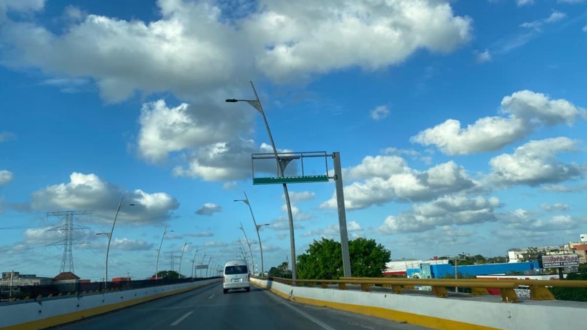 Comienzan trabajos de rehabilitación en la carretera federal que cruza Playa del Carmen