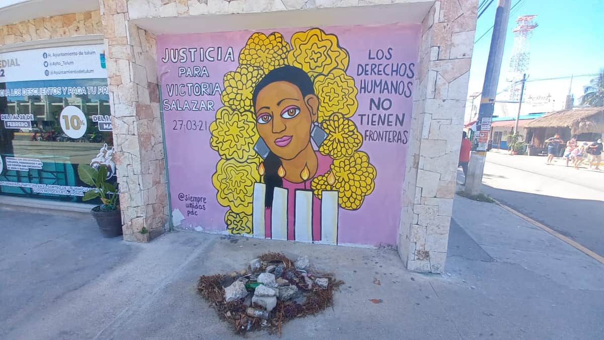 Realizan ofrenda a Victoria Salazar a un año de su muerte en Tulum