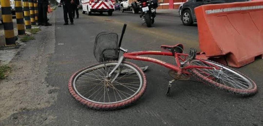 Denuncian a automovilista que golpeó a una ciclista en Puebla y huyó