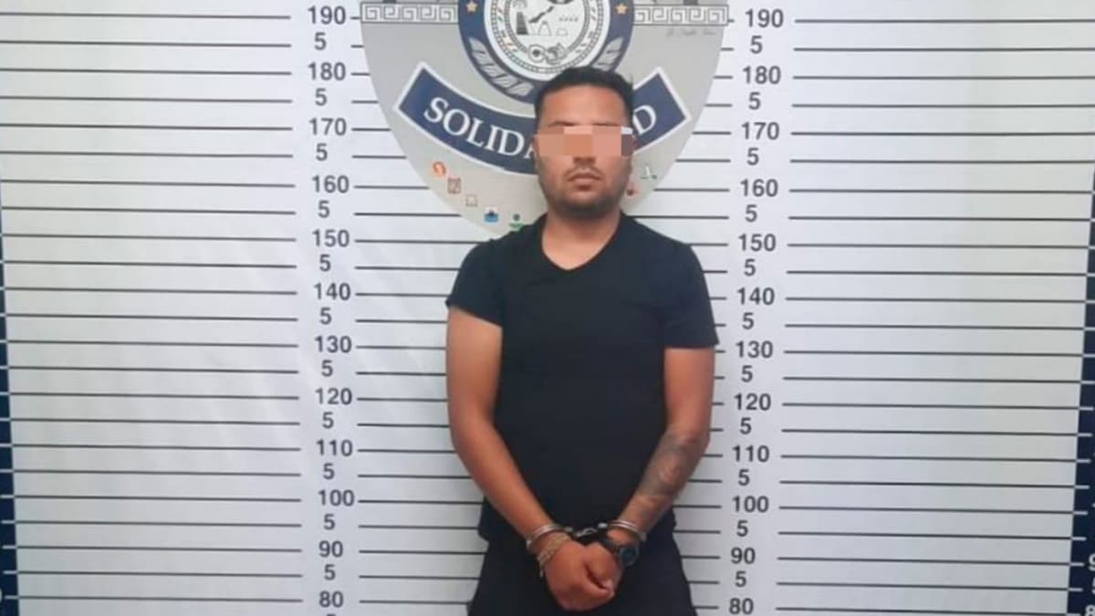 Traía licencia de conducir falsa y se pasa un alto; lo detienen en Playa del Carmen