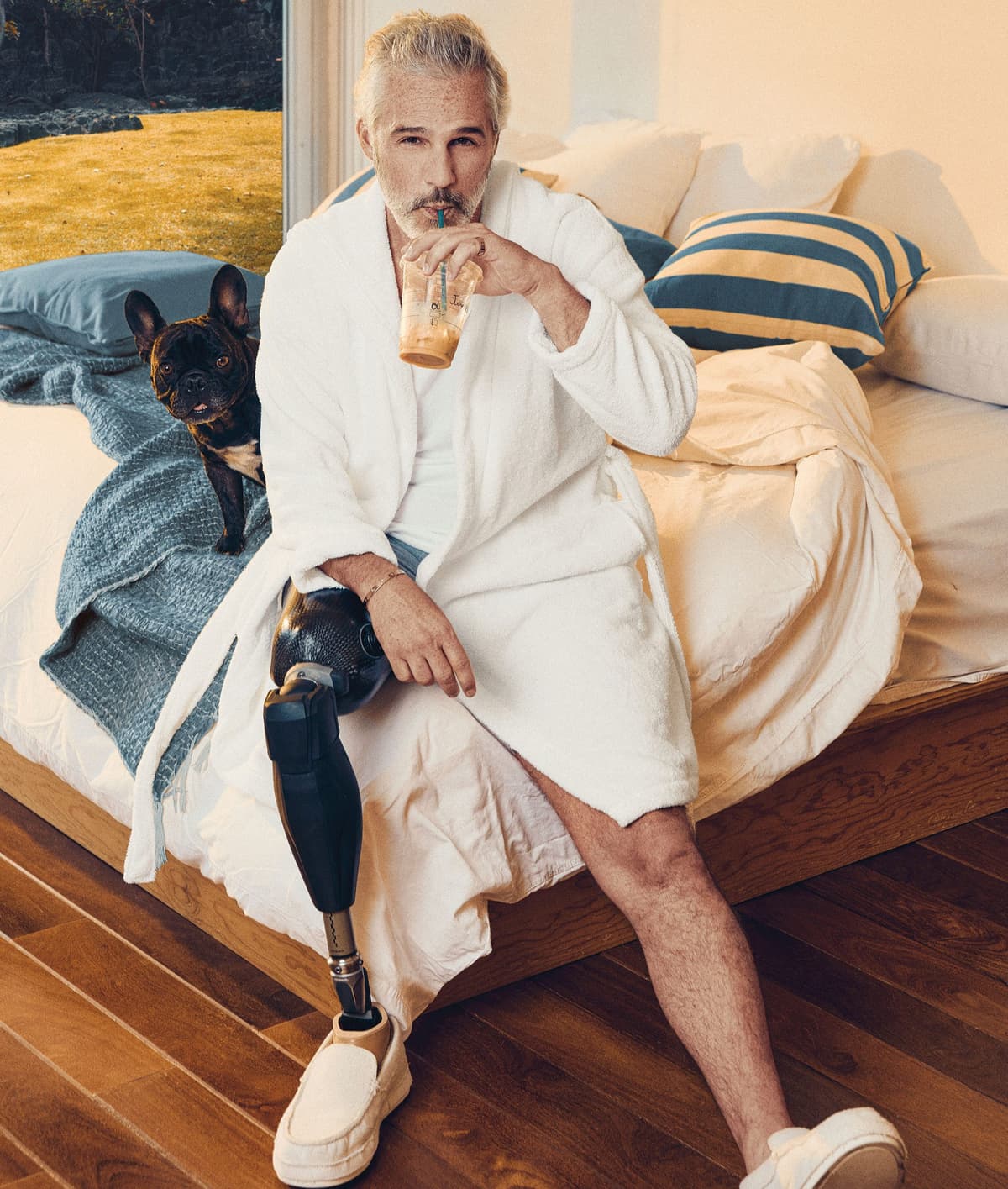 Juan Pablo Medina reaparece con prótesis en la pierna