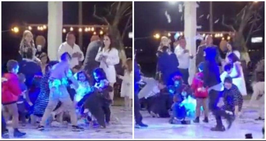 Video: Alcalde de Coahuila arroja billetes como "bolo" en un bautizo