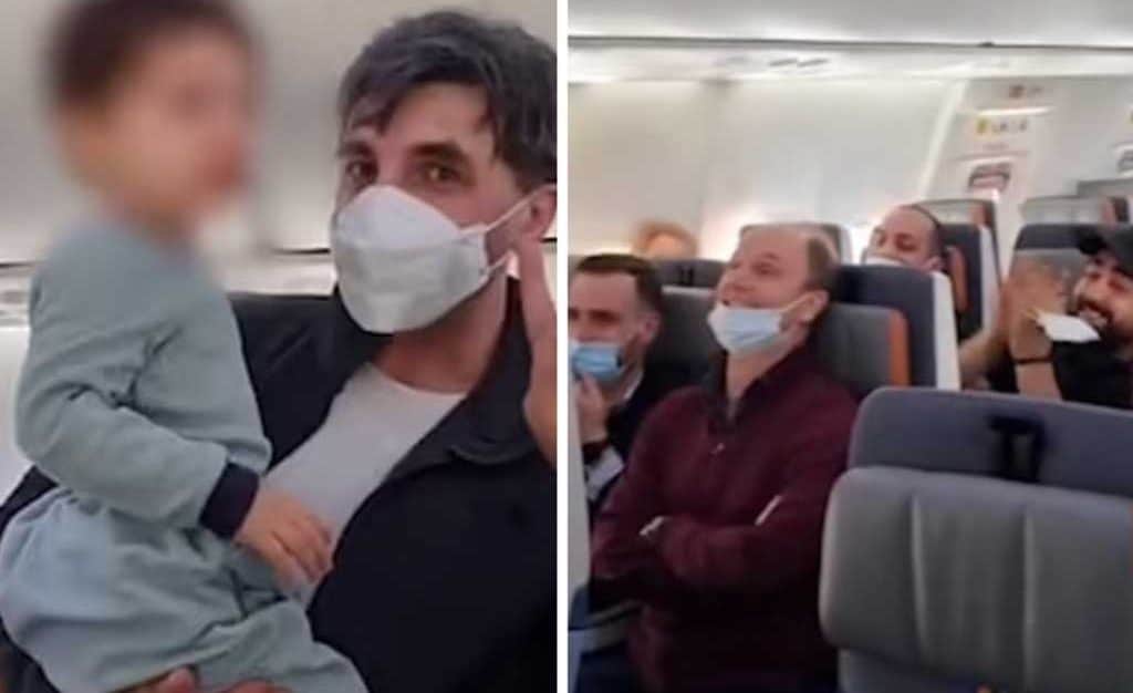 Video: pasajeros cantan “Baby Shark” en un vuelo de 6 horas para calmar a un bebé