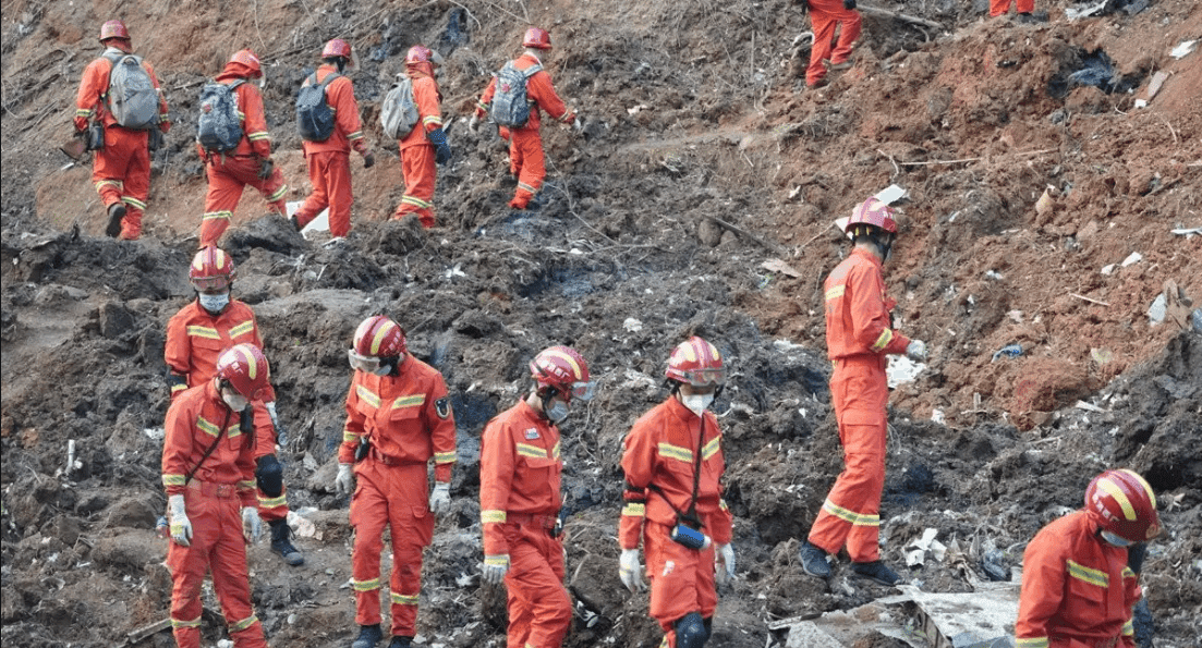 Confirma China que no hay sobrevivientes tras accidente aéreo