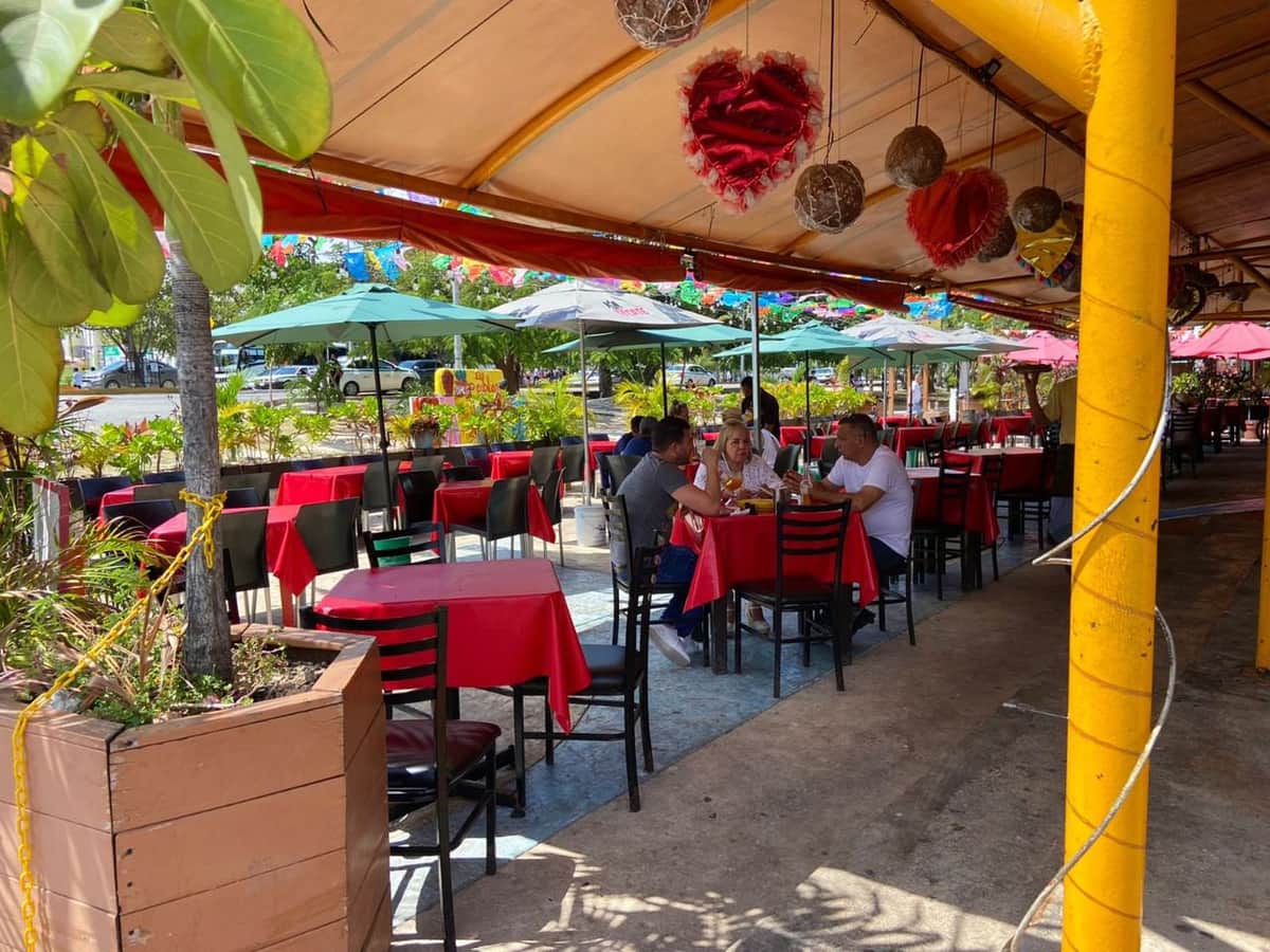 Actualizan horarios para restaurantes, restaurantes bar, bares y tiendas de conveniencia en Quintana Roo