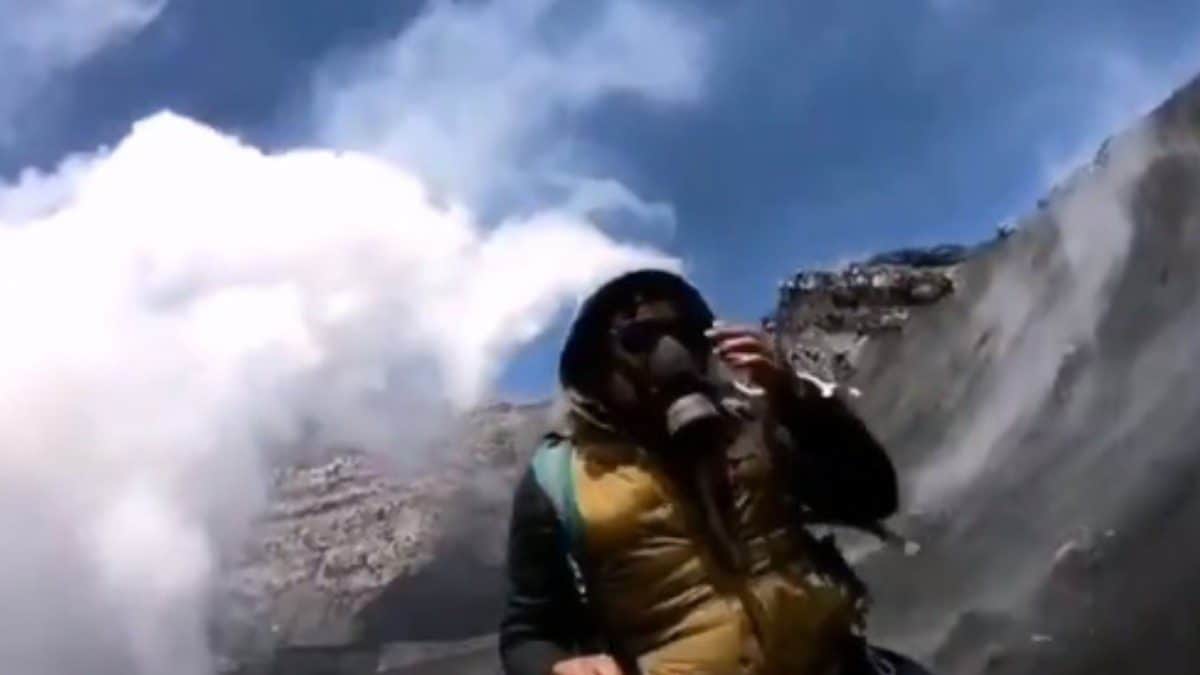 VIDEO: Alpinista escala hasta el cráter del Popocatépetl y graba el interior