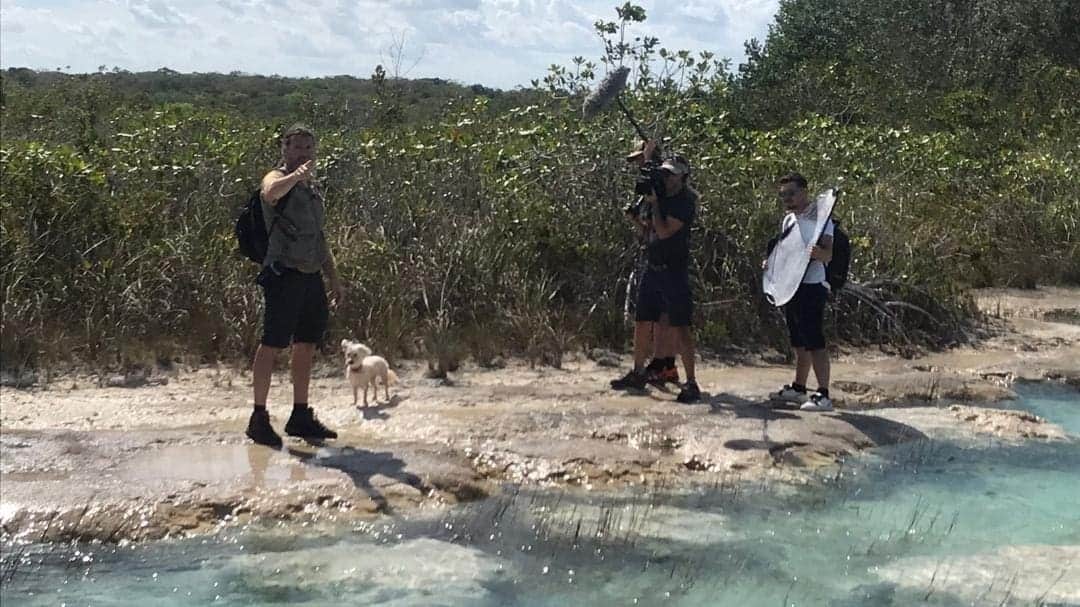 Denuncian a extranjeros por dañar los estromatolitos de la laguna de Bacalar