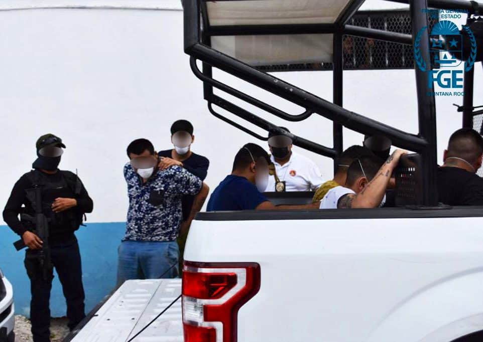 Trasladan al Cereso a presunta célula delictiva detenida en Cancún