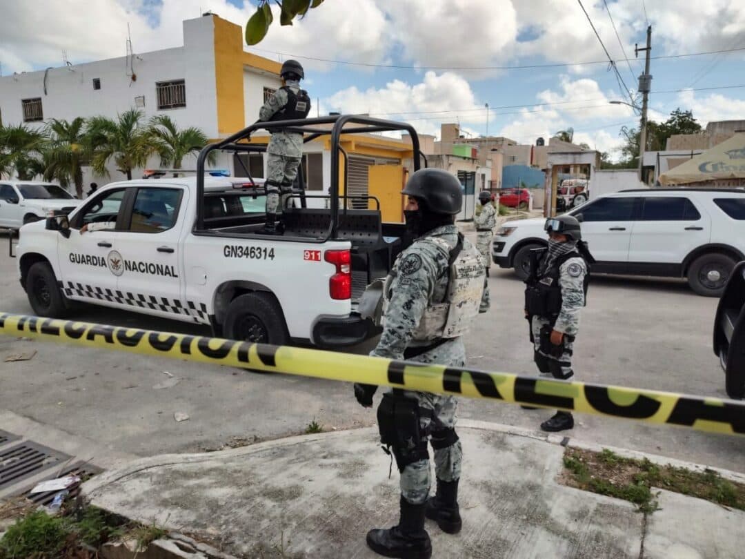 Rescatan a 3 personas secuestradas en Cancún; hay 9 detenidos