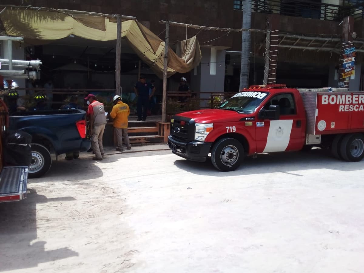 Otra vez cerca de Playa Mamitas: Por olor a gas, se movilizan rescatistas a zona cero del Kool Beach