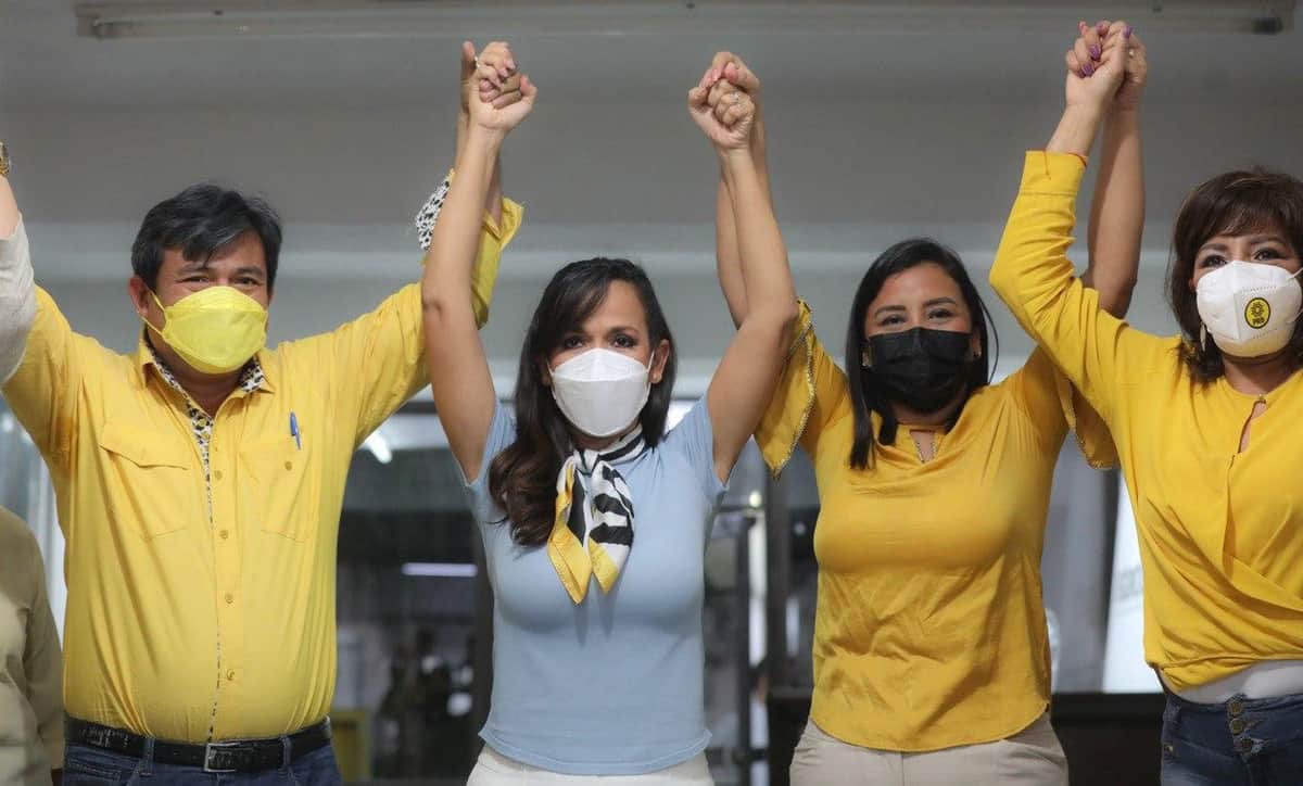 Laura Fernández acompaña a candidatos a diputados del PRD a su registro