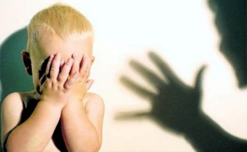 Video: psicóloga de un jardín amenazó y golpeó a un niño de 3 años