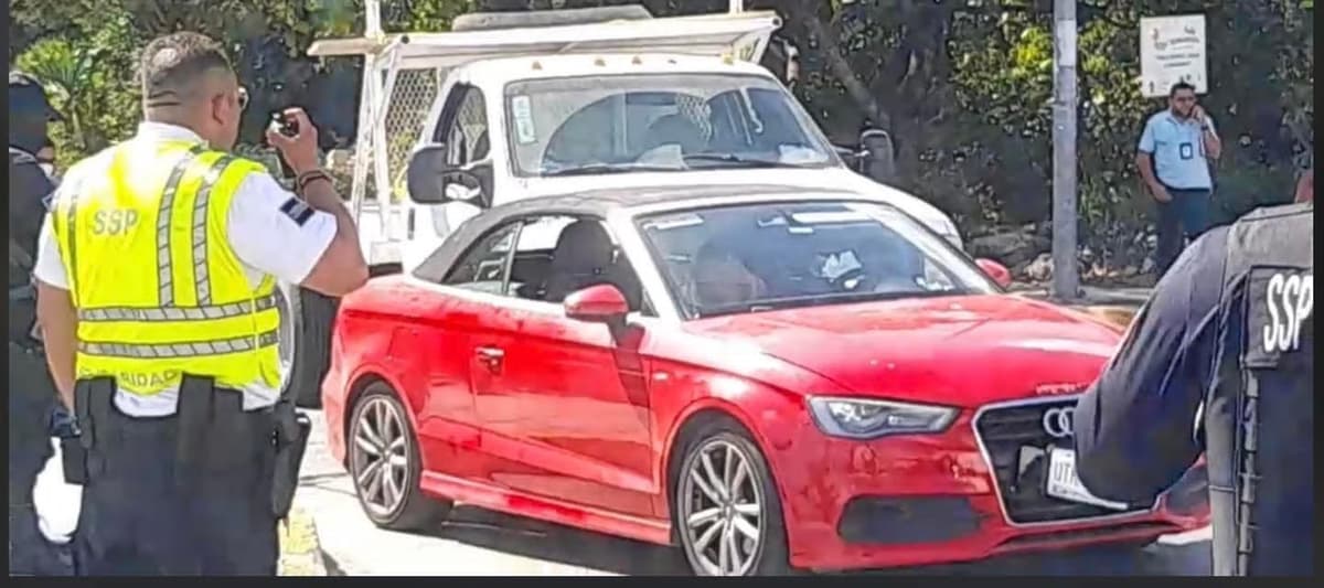 Extranjero ejecutado dentro de su audi, habría sido amenazado con narcomanta en Playacar