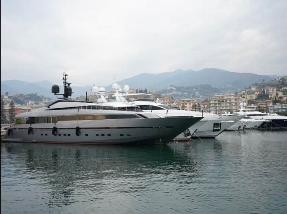 Embarga Italia villas y yates de oligarcas rusos cercanos a Putin; busca presionar a Rusia