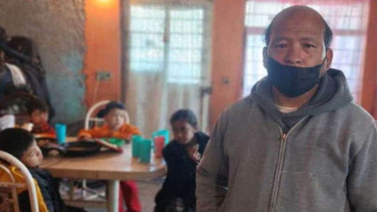 Padre soltero saca adelante a sus seis hijos; su esposa dijo que iba al mercado y no volvió