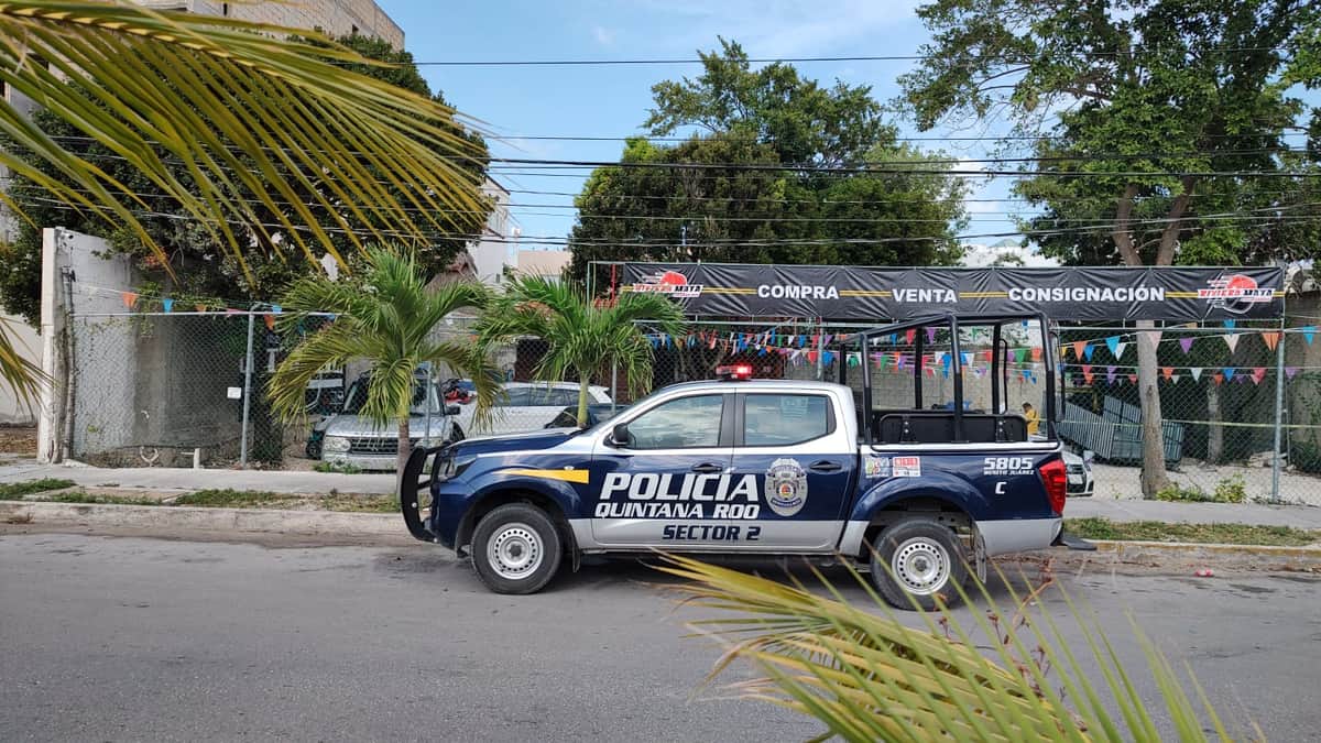 Asesinan a un hombre en un local de carros usados en Cancún