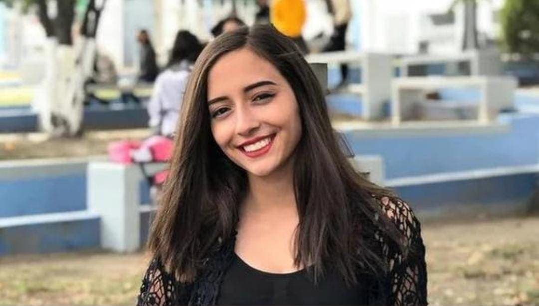 Hallan celular de Debanhi y nuevos videos de la joven en el hotel