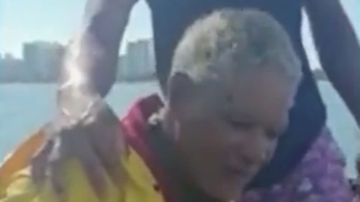 VIDEO: Sujetos amarran a pescador en el Caribe y le roban el motor de su lancha