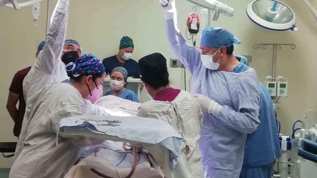 Recibe hígado de donador con Covid-19 y no se contagia