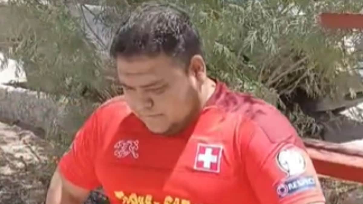 VIDEO: Llega de primero al campo, pero termina siendo suplente en partido de fútbol