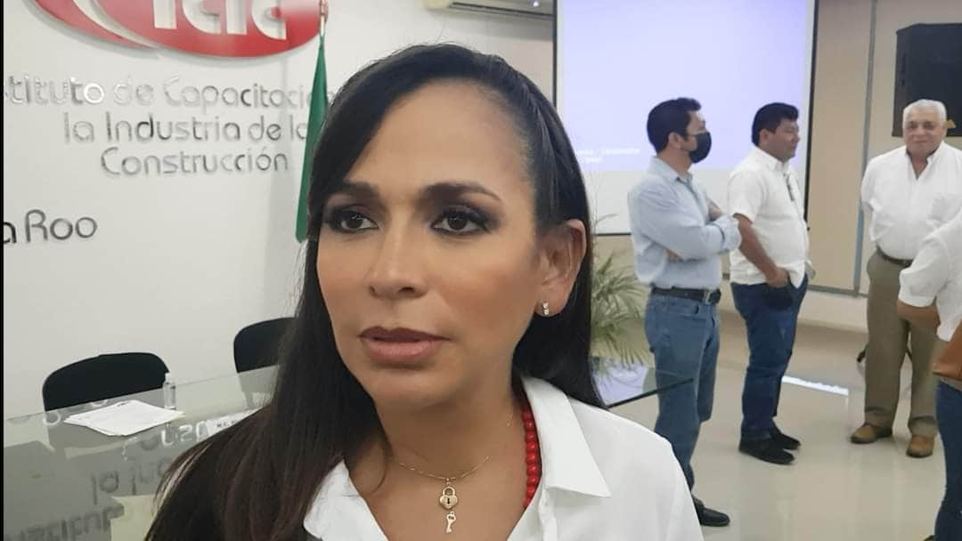 Busca Laura Fernández amparo tras escándalo de corrupción