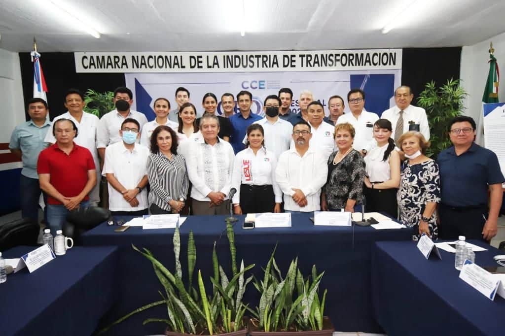 Ante empresarios del sur, Leslie Hendricks, planteó su estrategia de desarrollo económico