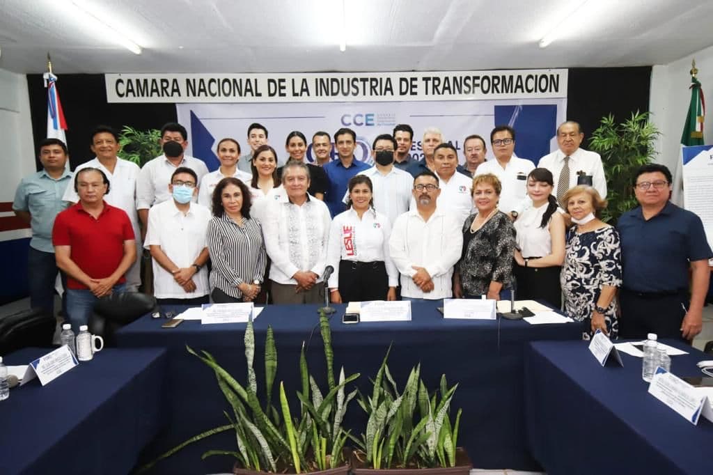 Ante empresarios del sur, Leslie Hendricks, planteó su estrategia de desarrollo económico