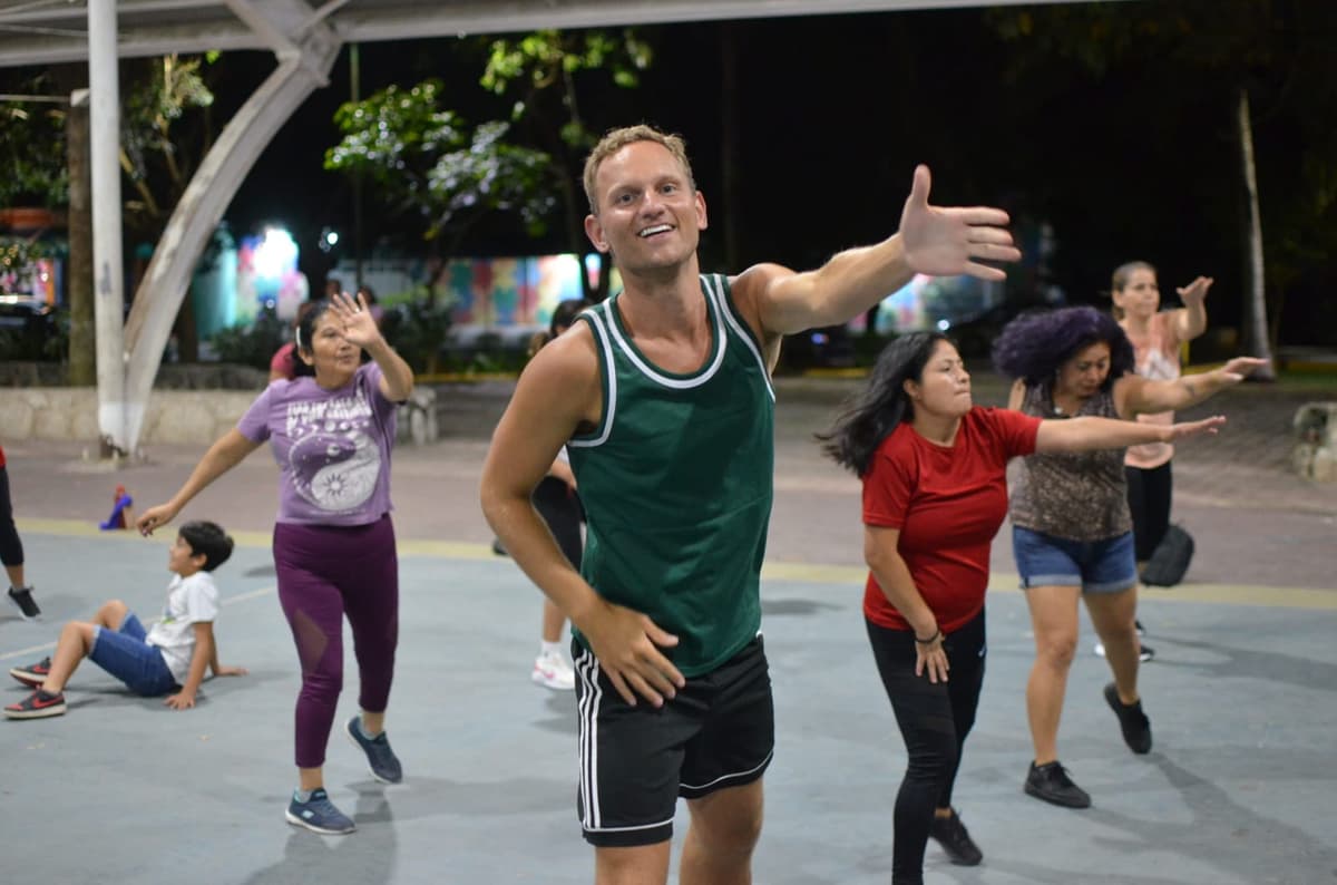 Se reactivan solidarenses con baile fitness