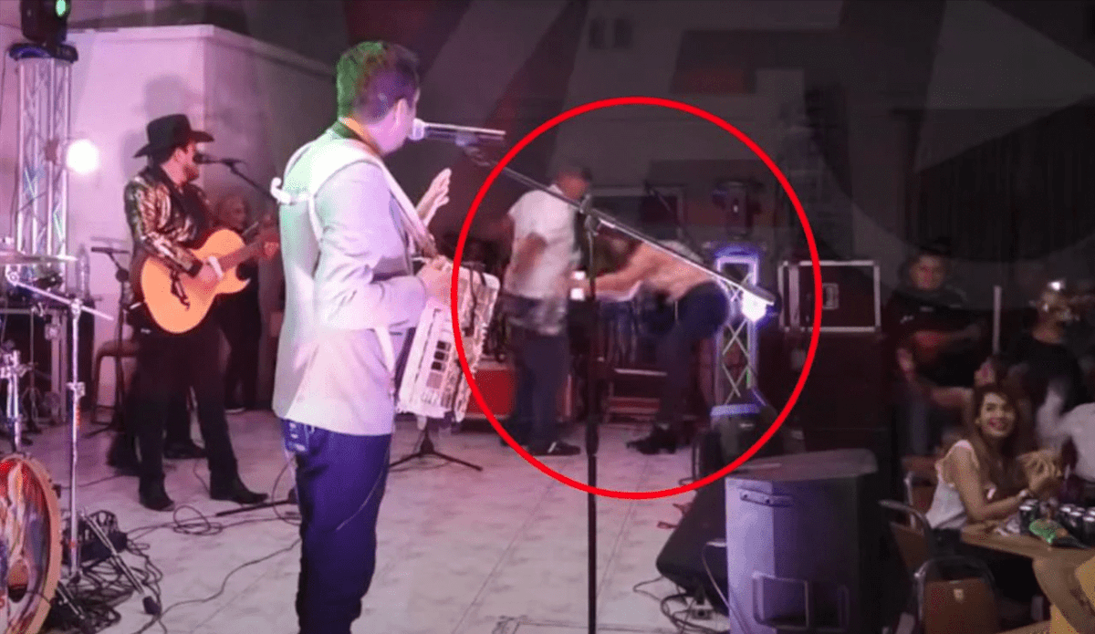 VIDEO: Sujeto apuñala a una mujer en pleno concierto de 'Paco Barrón y sus Norteños Clan'