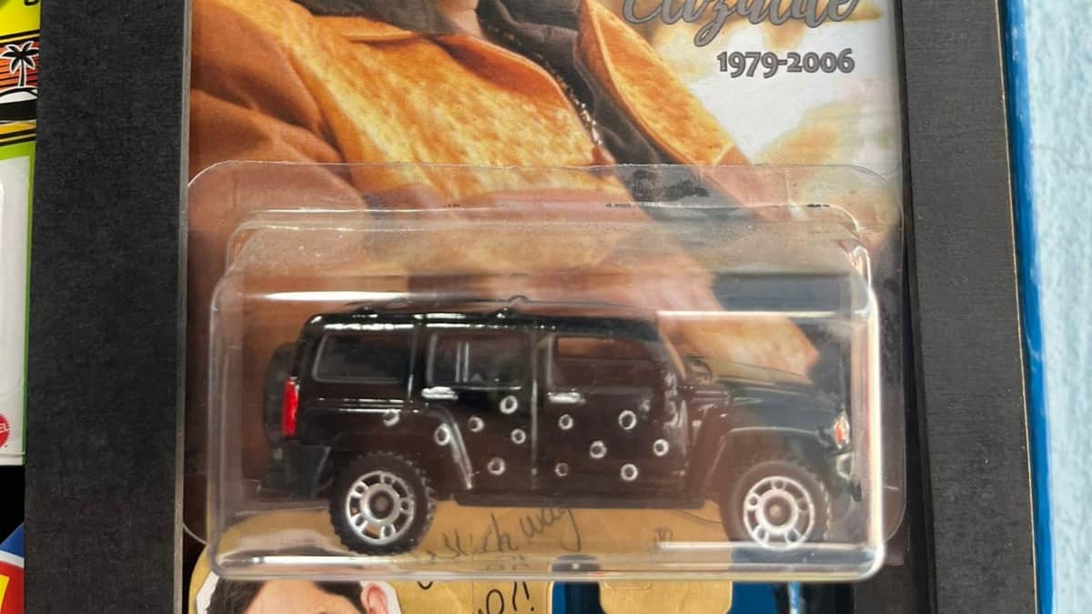 FOTO: Venden en juguete réplica de la camioneta en la que balearon a Valentín Elizalde