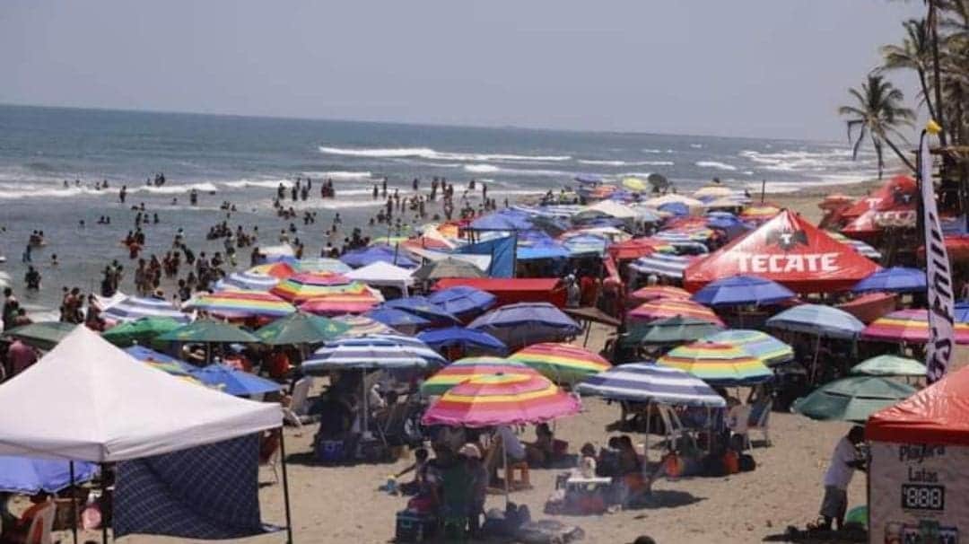 Video: Mujer celosa le arranca el dedo a su esposo infiel en la playa