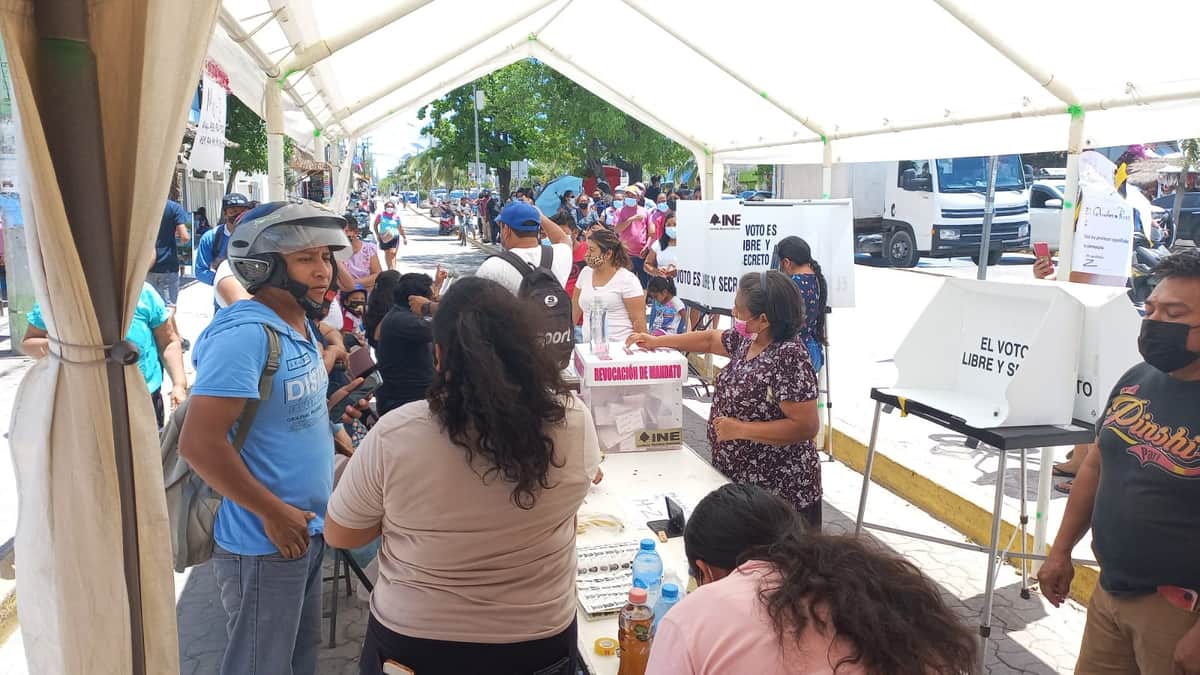 Nutrida asistencia para la Revocación de Mandato en Tulum