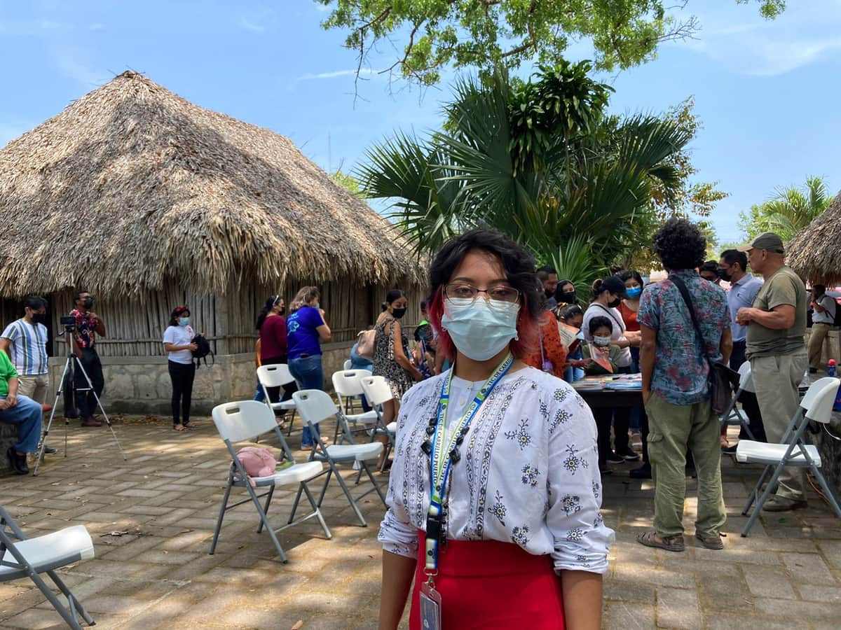 Escritor Ramón Iván Suárez presenta su obra ante niños indígenas