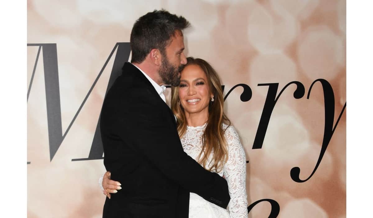 Jennifer López anuncia su compromiso con Ben Affleck