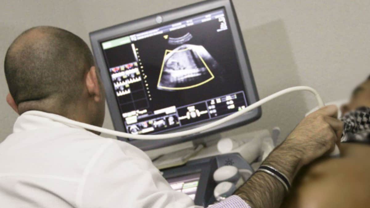 Niña de 12 años va al hospital por dolor abdominal; estaba embarazada de su padre