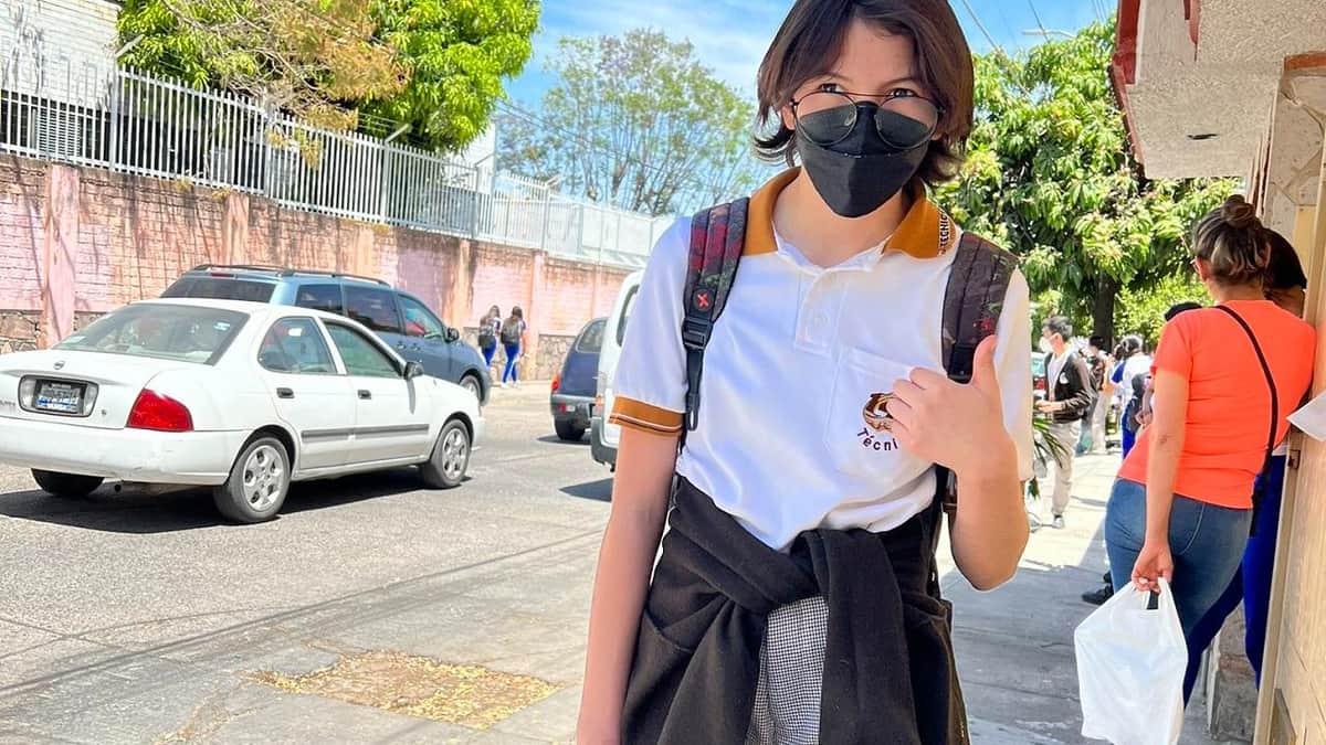 Estudiante logra cambiar falda de uniforme por pantalón