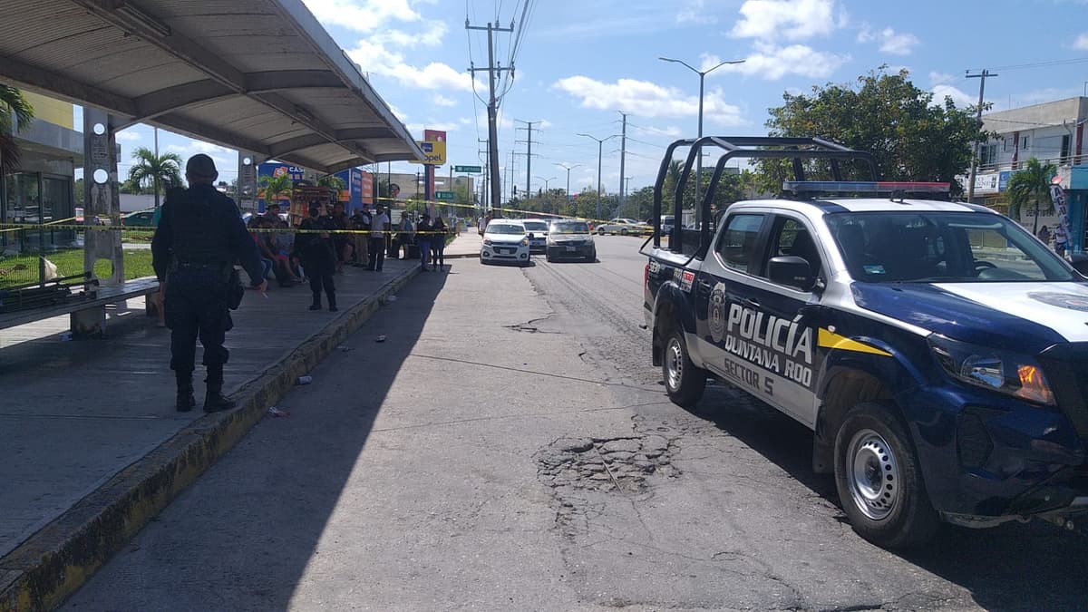 Balean a dos en el ‘tianguis de autos’ en Cancún
