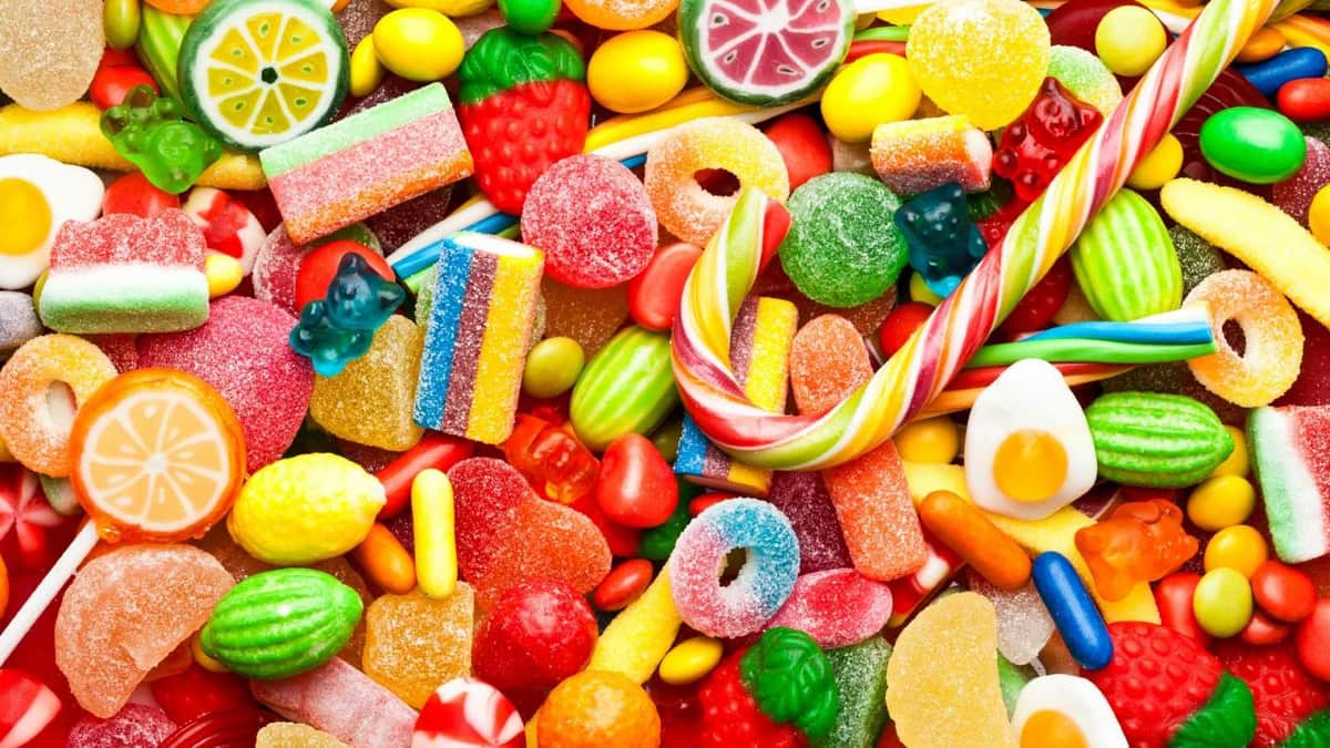 Niña de nueve años ganaba casi mil pesos a la semana vendiendo dulces en la escuela; se los incautaron