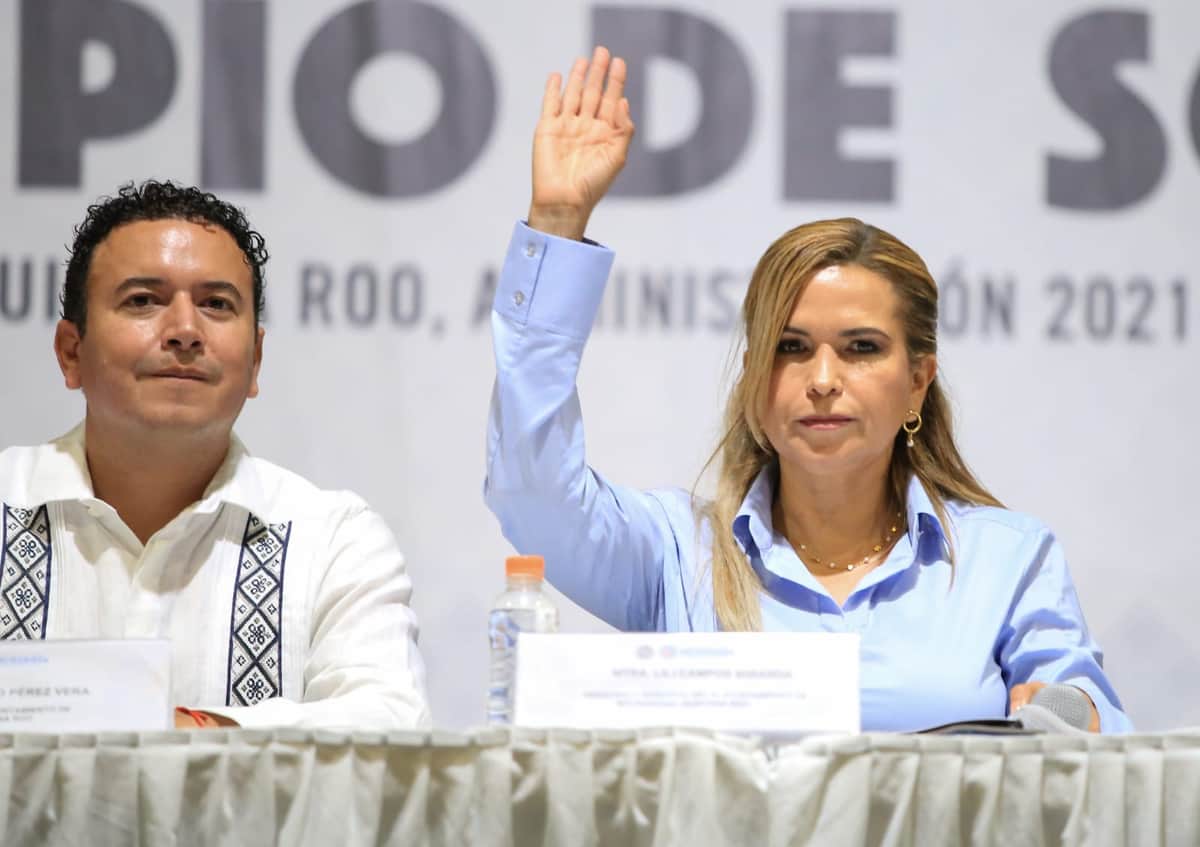 Rinde protesta alcalde de Puerto Aventuras