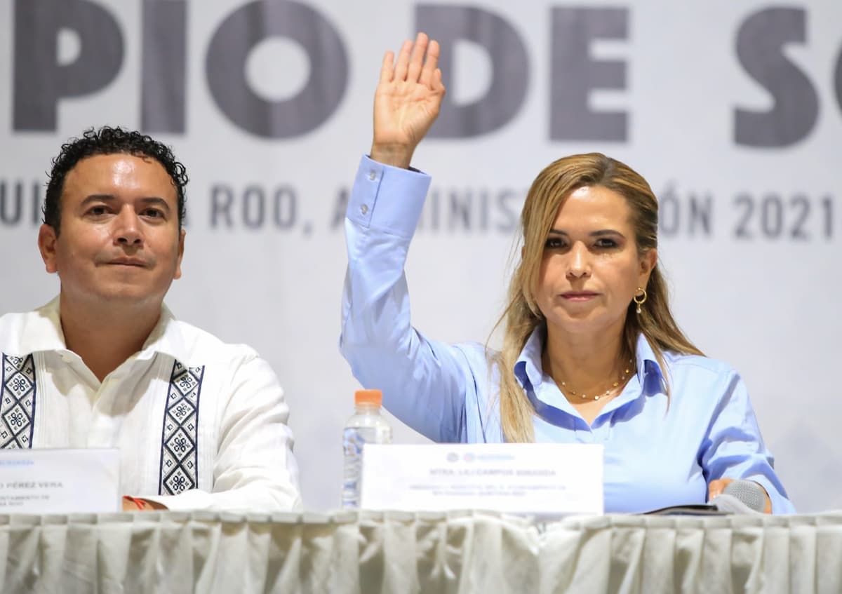 Rinde protesta alcalde de Puerto Aventuras