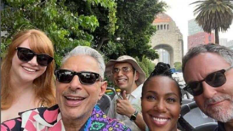 Captan al elenco de Jurassic World en Turibus de la Ciudad de México