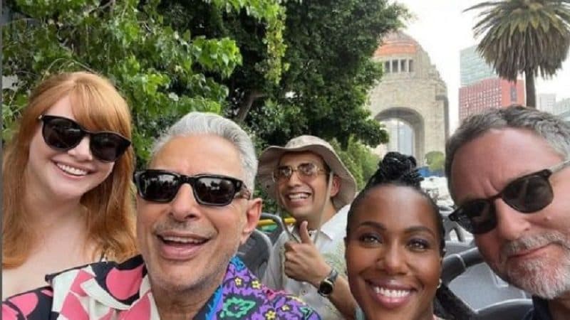 Captan al elenco de Jurassic World en Turibus de la Ciudad de México