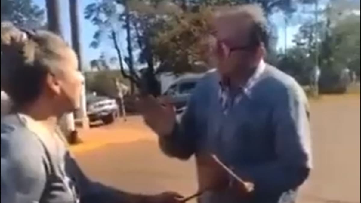 Video: Hombre ata a un perro a su camioneta y lo arrastra