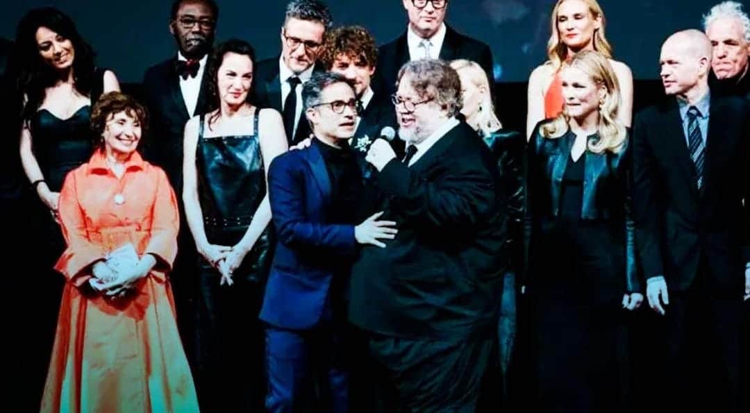 Video: Guillermo del Toro y Gael García cantan "Ella" de José Alfredo Jiménez en Cannes