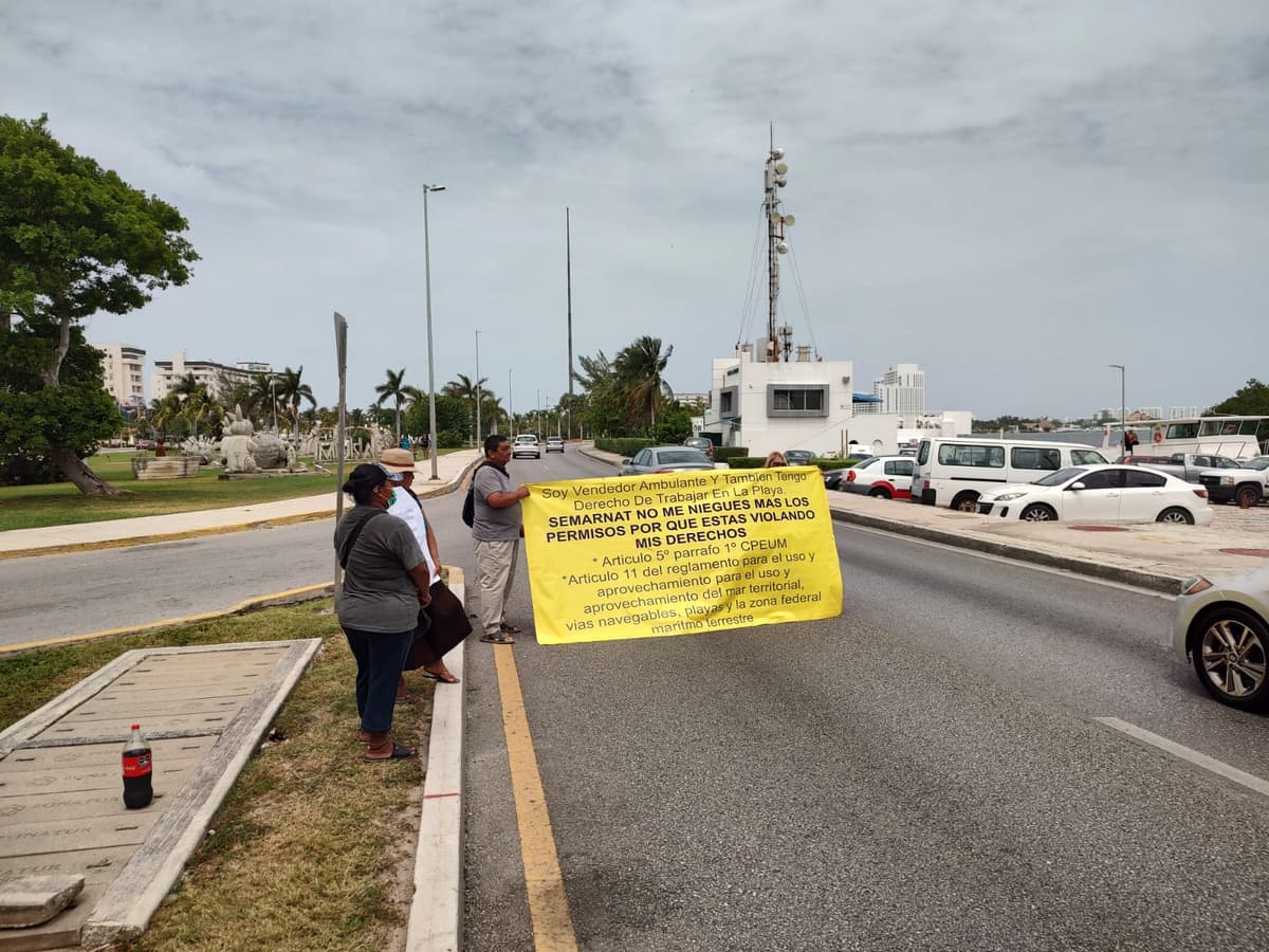 Bloqueo parcial en la Zona Hotelera por protesta de ambulantes