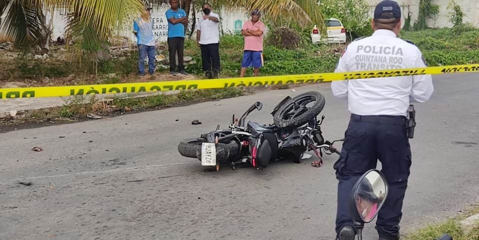 Muere motociclista al ser chocado por taxista en Chetumal