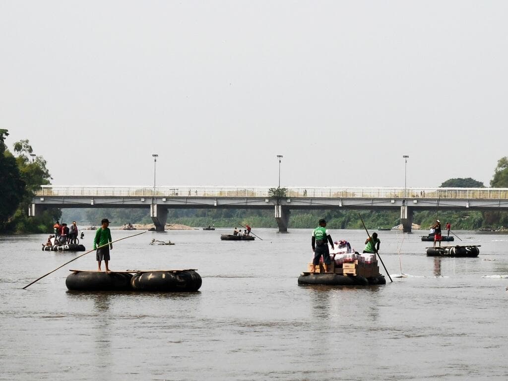 Un migrante salvadoreño y su hijo mueren ahogados al intentar cruzar el río Suchiate